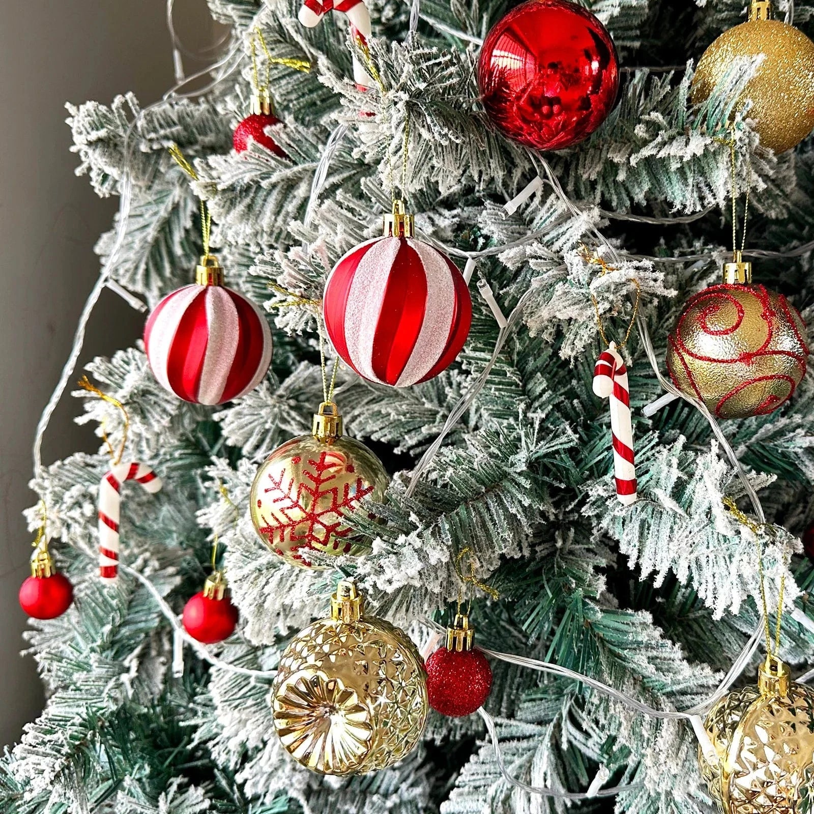 2023 Christmas Decoration 6cm Electroplated Plastic Balls Shaped Painted Christmas Balls Christmas Tree Hangings